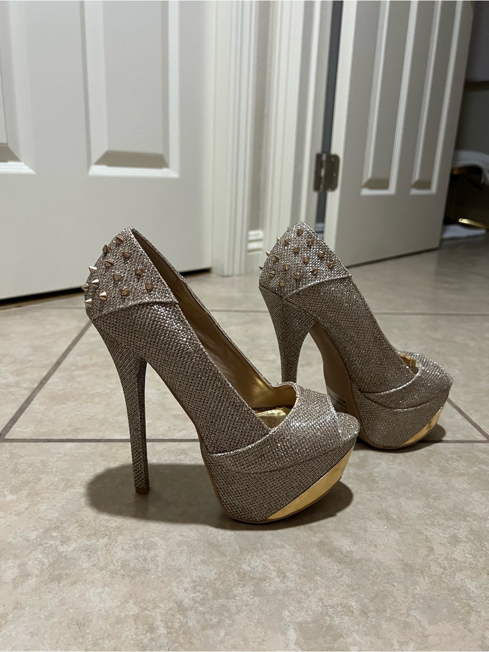Studded Glitter Platform High Heels - Gold